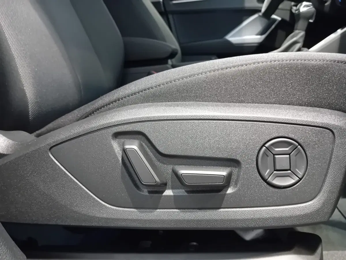 Audi Q3 Sportback nuova a Bari (15)