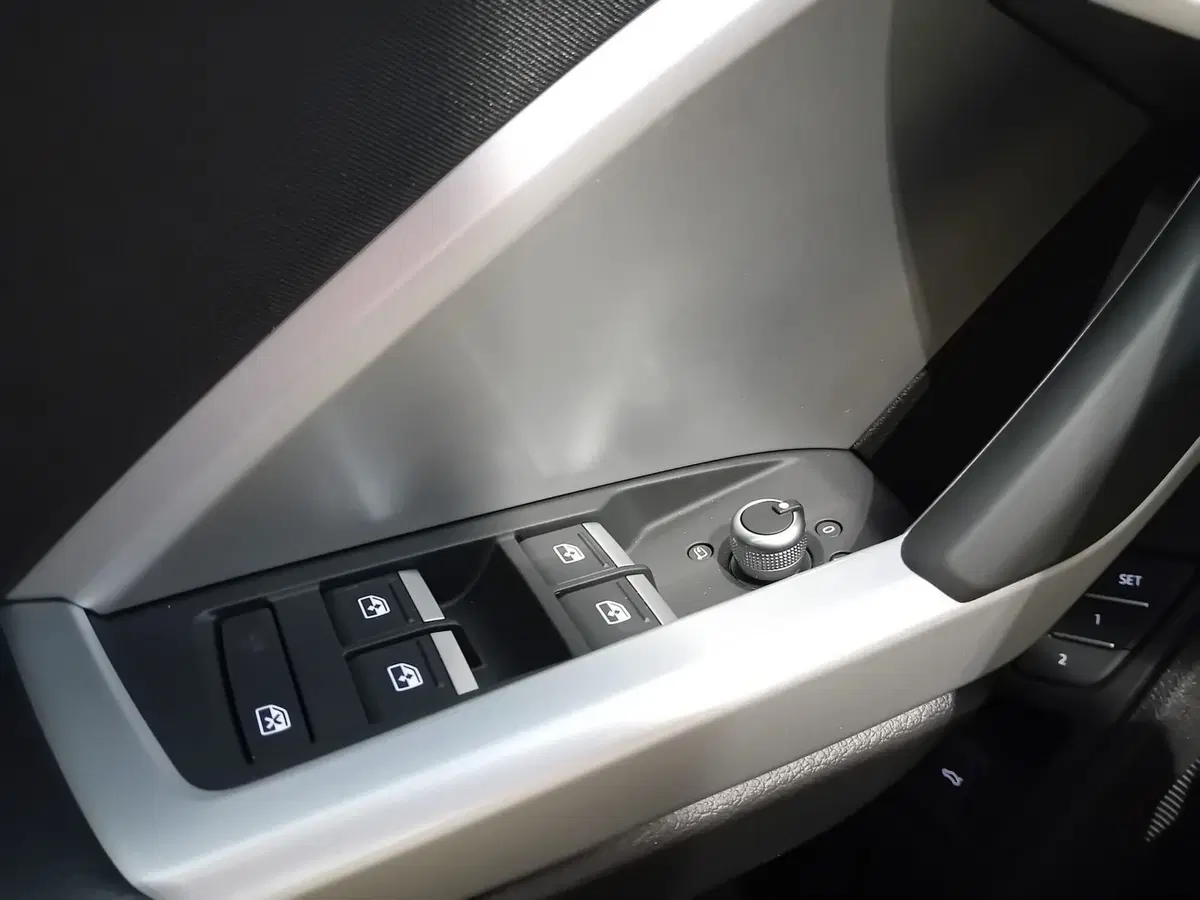 Audi Q3 Sportback nuova a Bari (18)