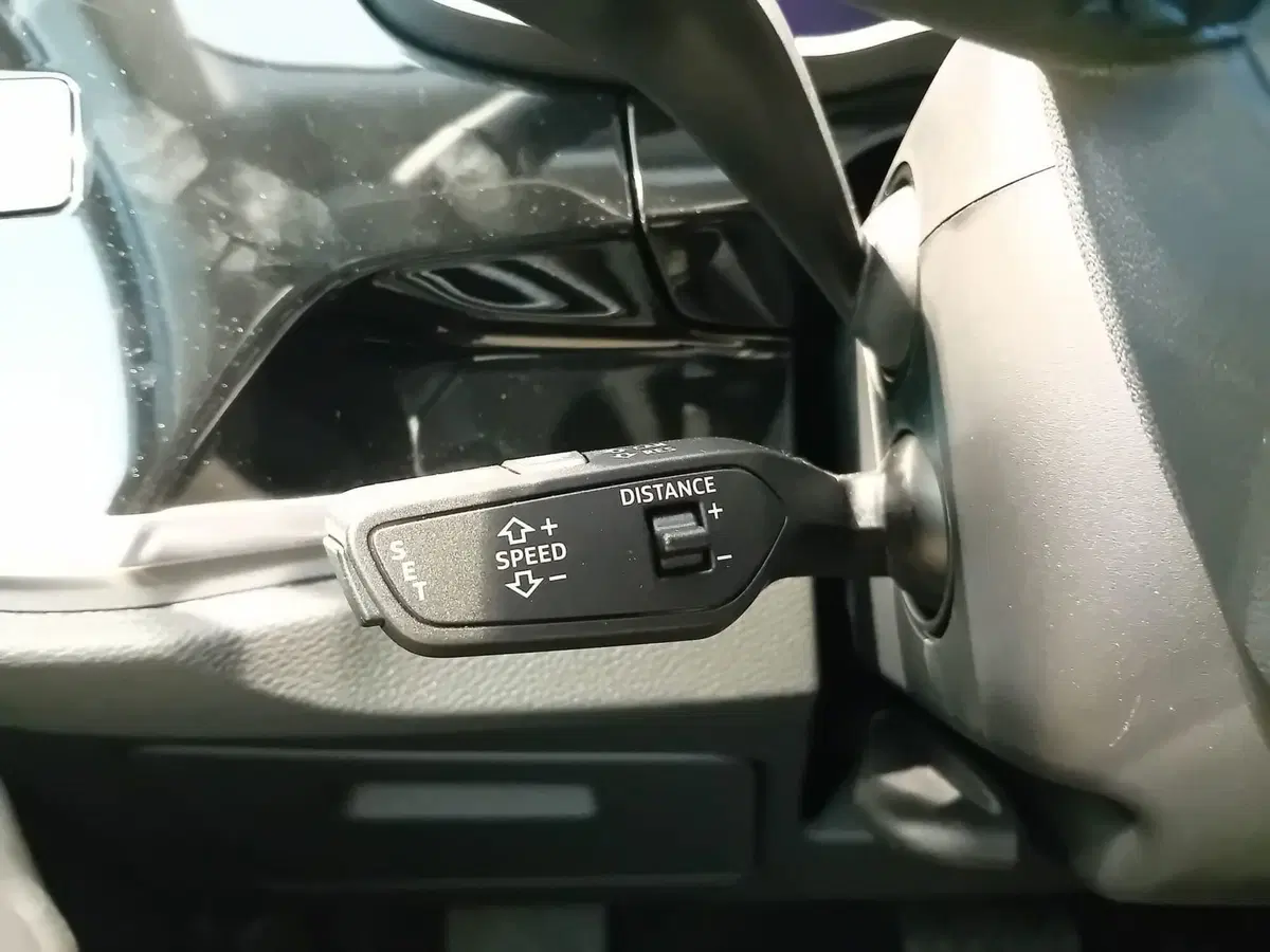 Audi Q3 Sportback nuova a Bari (19)