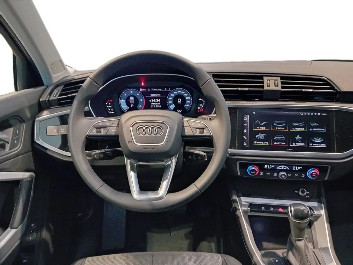 Audi Q3 Sportback nuova a Bari (3)