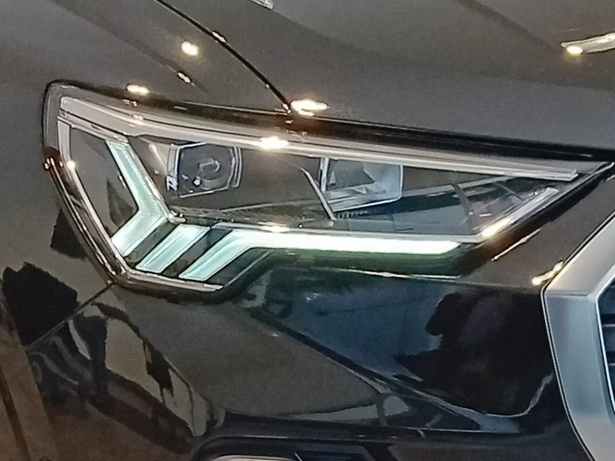 Audi Q3 Sportback nuova a Bari (5)