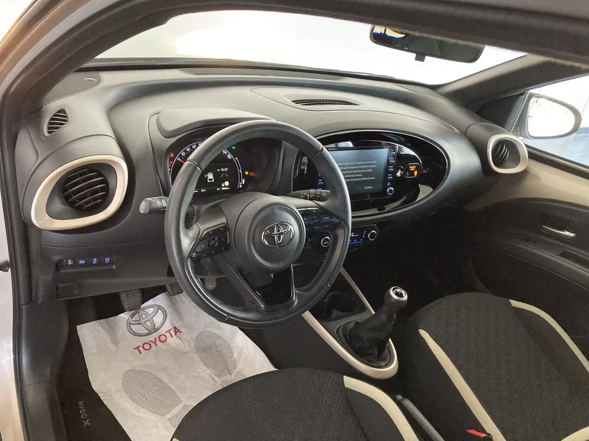 Toyota Aygo X usata a Foggia (11)