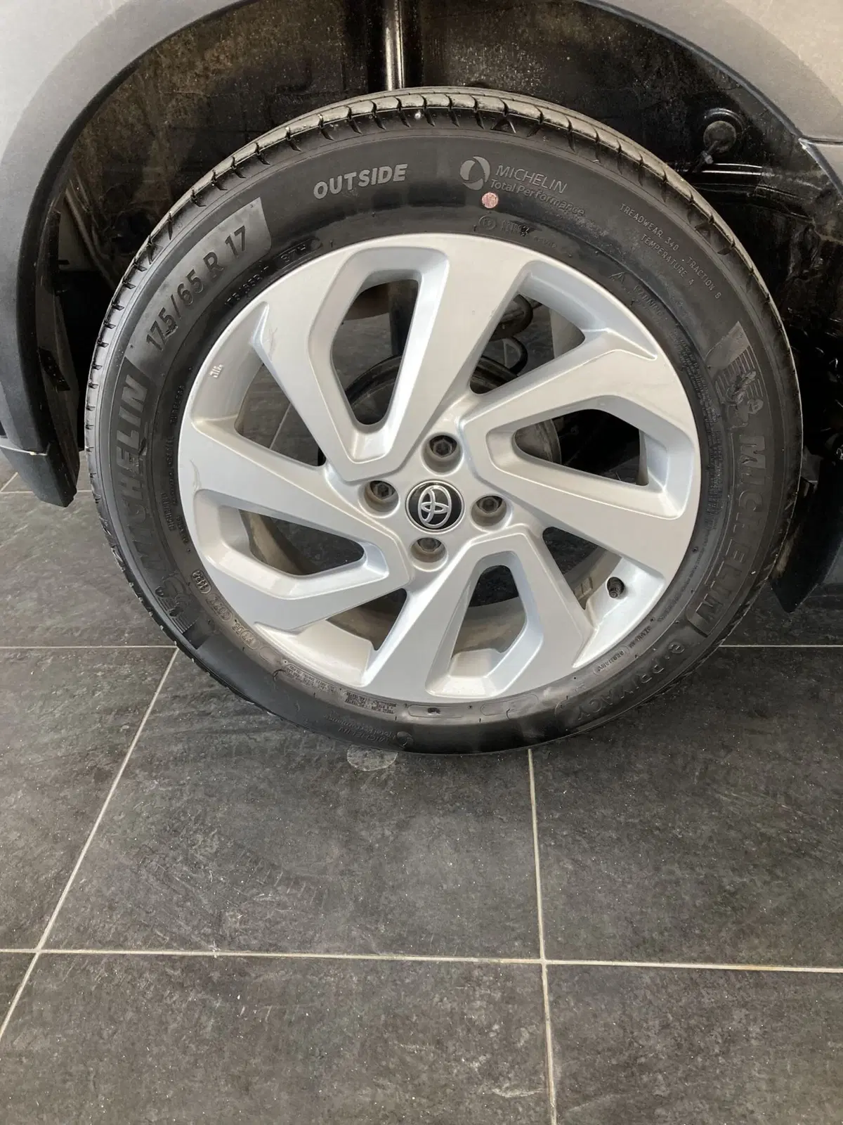 Toyota Aygo X usata a Foggia (17)