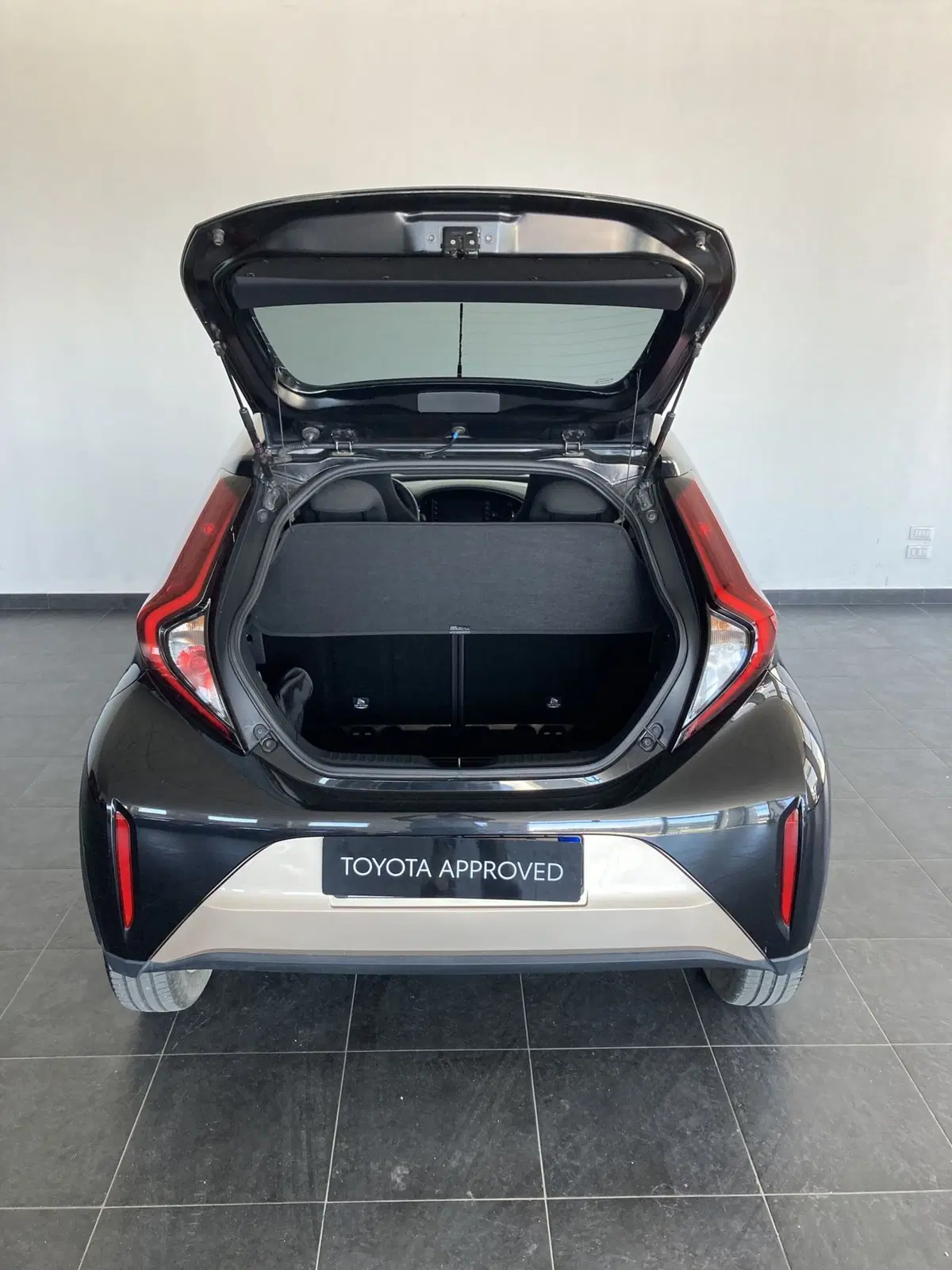 Toyota Aygo X usata a Foggia (8)