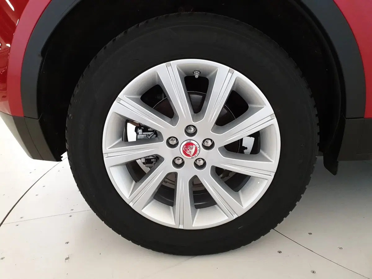 Jaguar E-Pace usata a Monza e Brianza (9)
