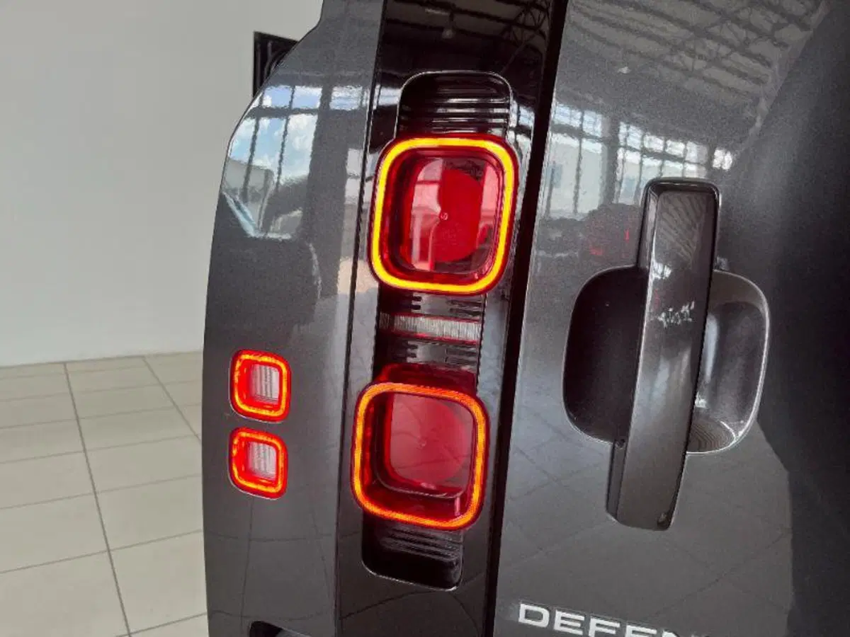 Land Rover Defender usata a Venezia (14)