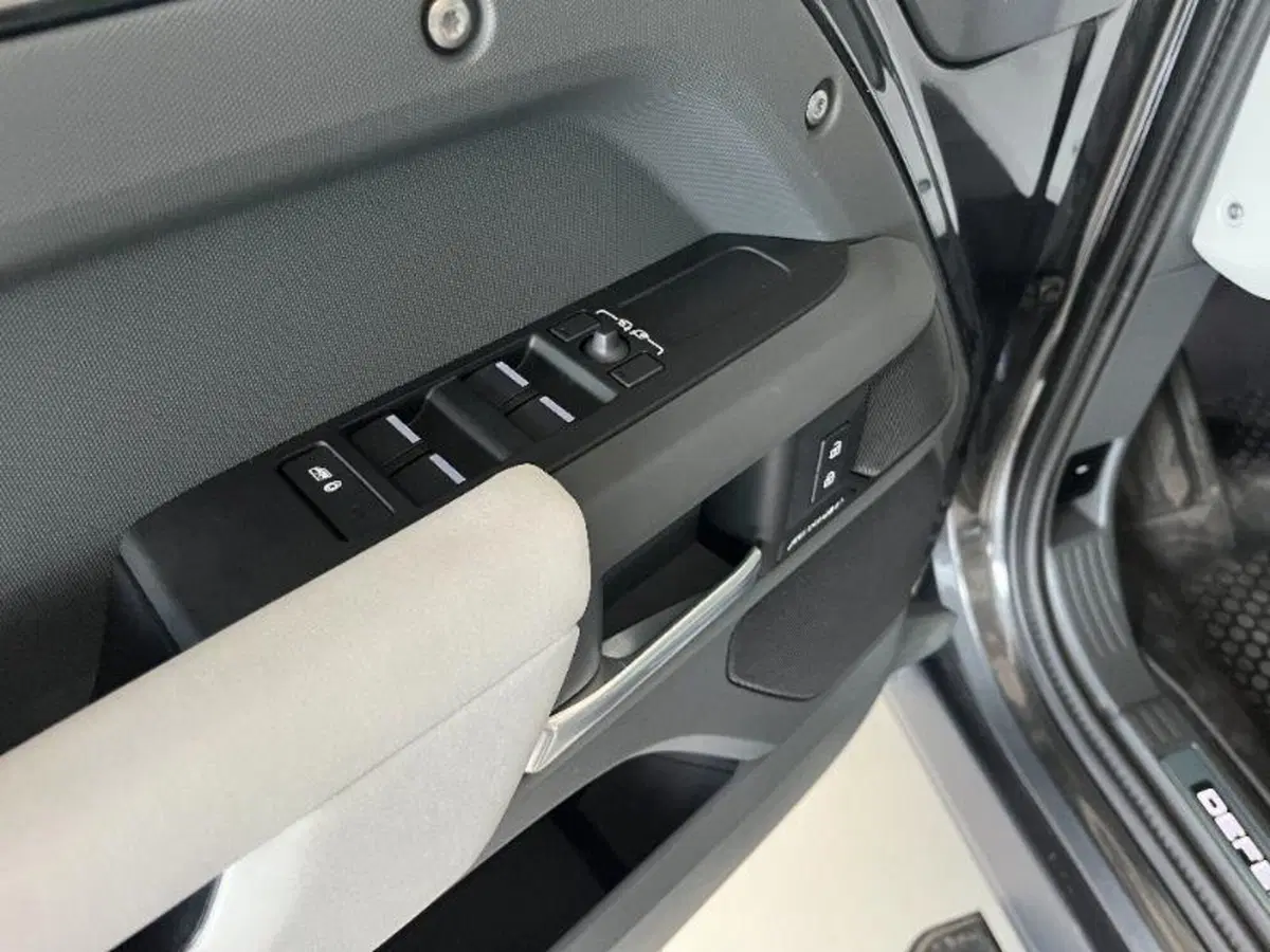 Land Rover Defender usata a Venezia (9)