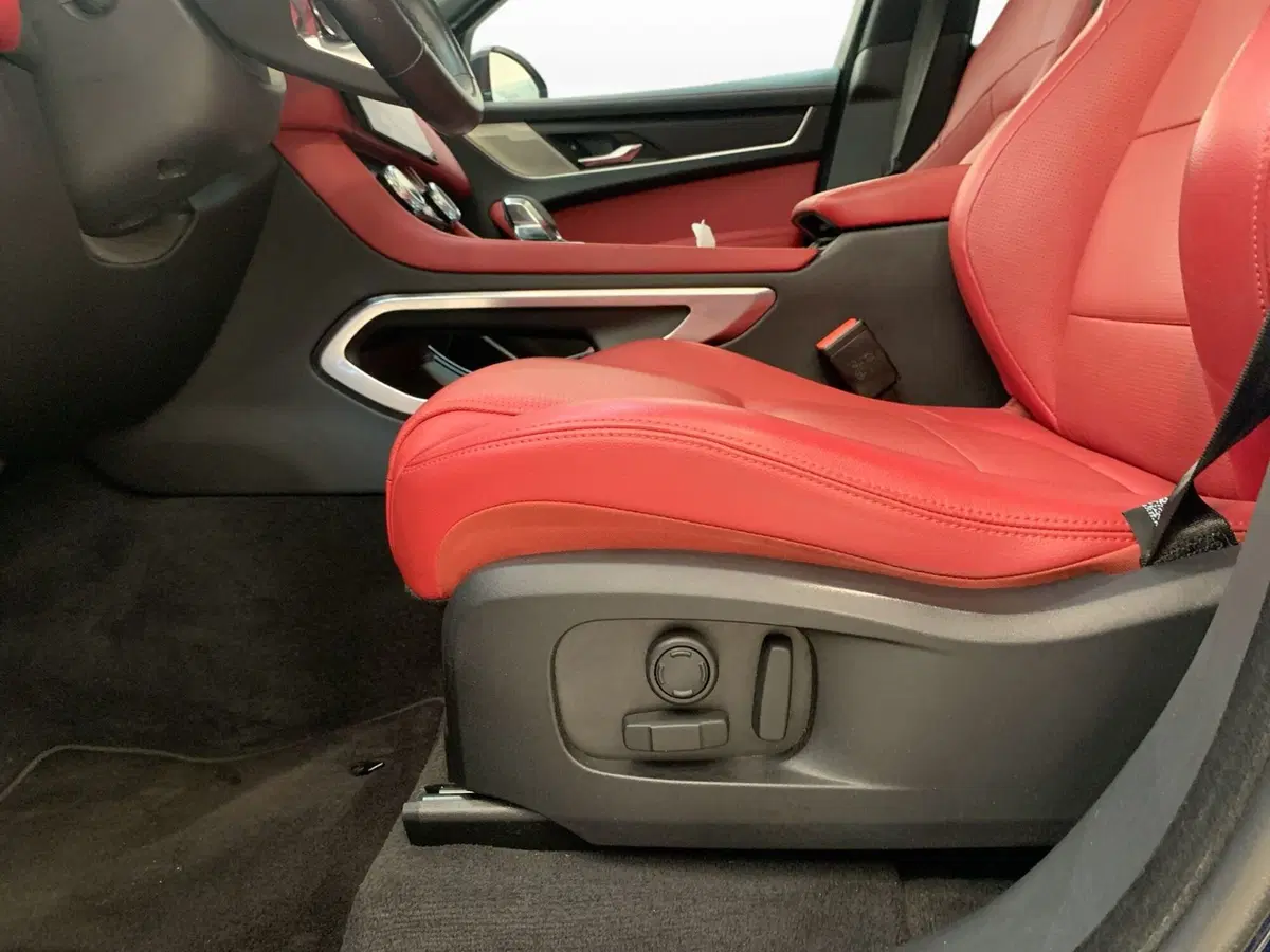 Jaguar F-Pace usata a Modena (17)