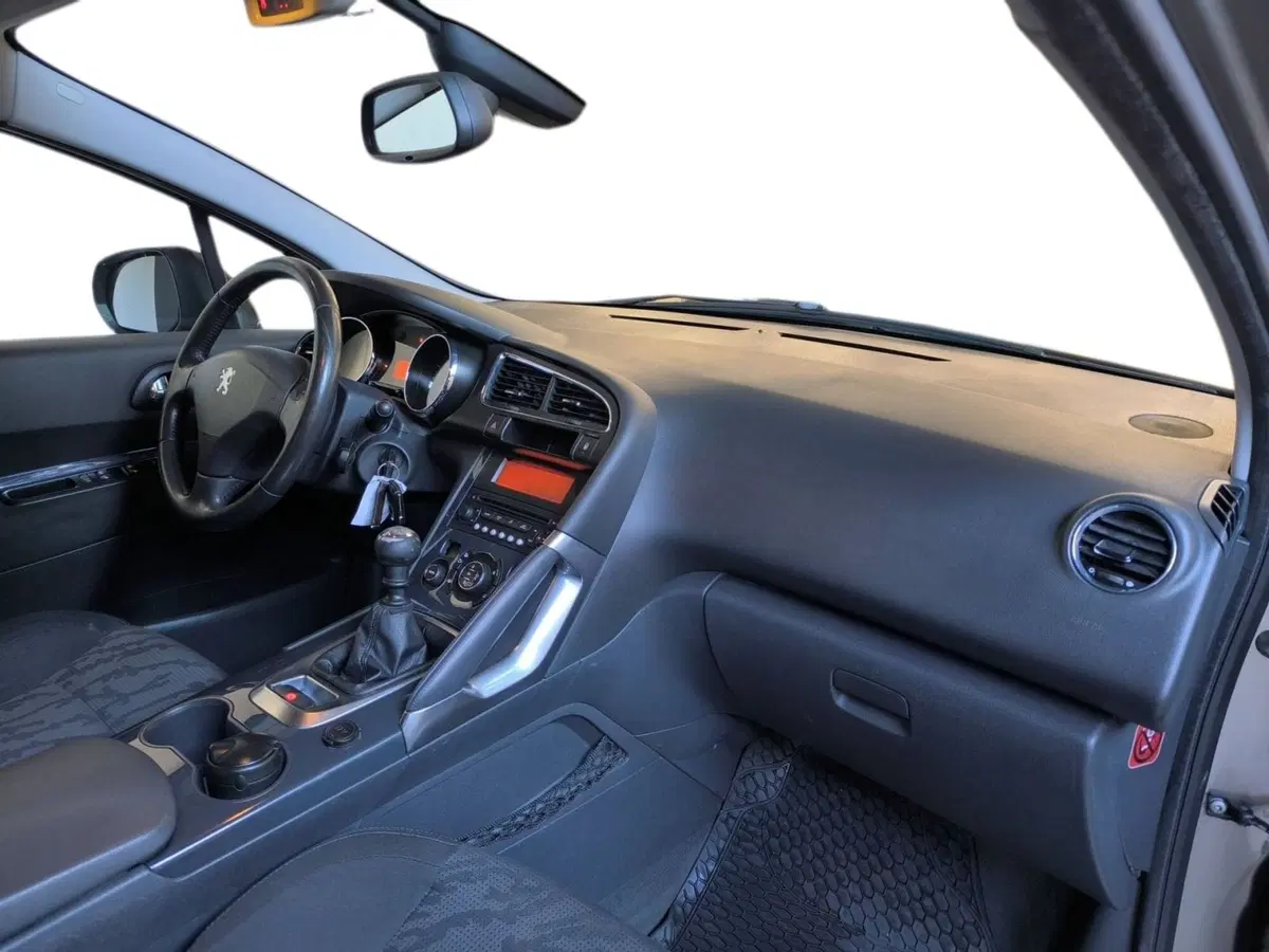 Peugeot 3008 usata a Udine (12)