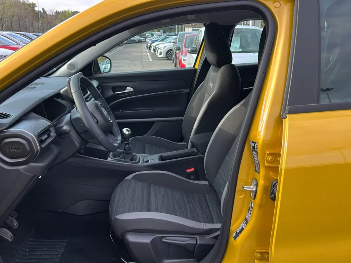 Jeep Avenger nuova a Roma (14)