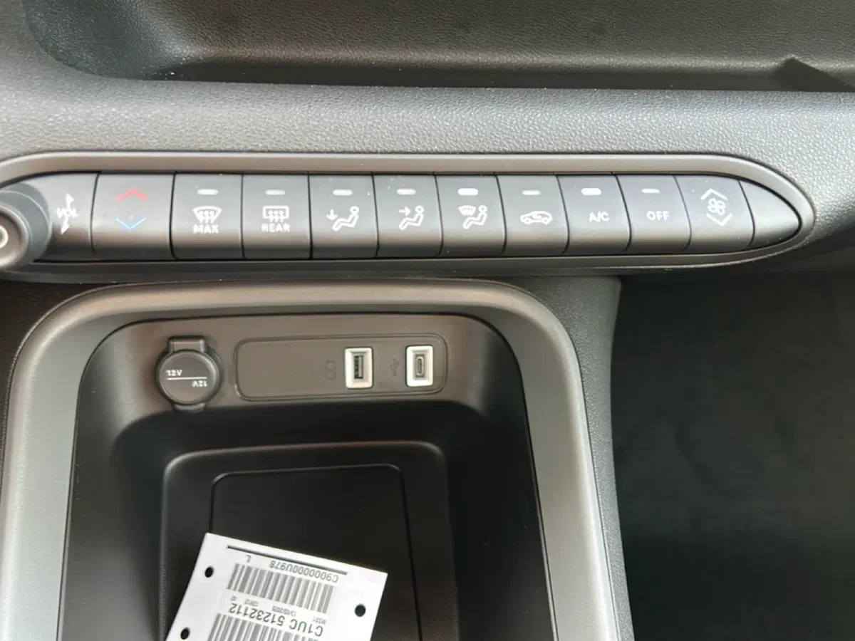 Jeep Avenger nuova a Roma (18)