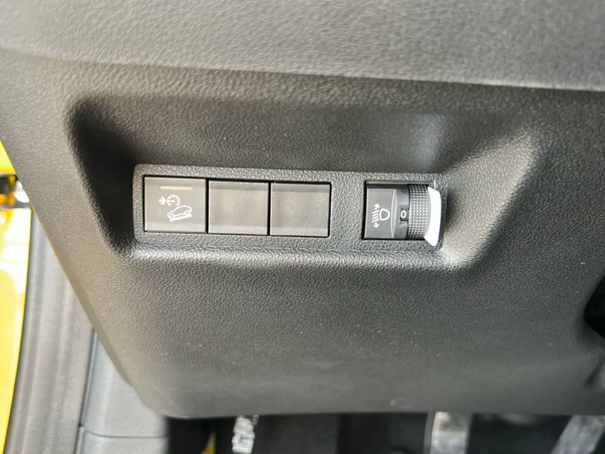 Jeep Avenger nuova a Roma (20)
