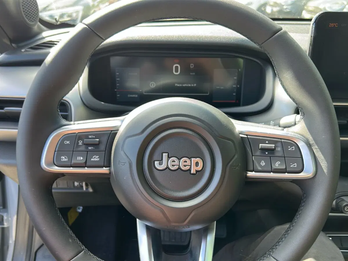 Jeep Avenger nuova a Roma (13)
