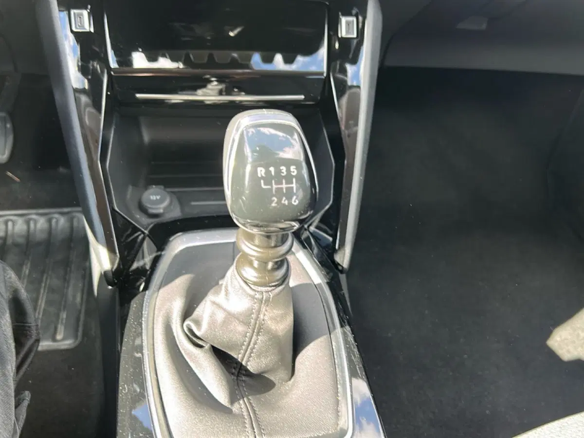 Peugeot 208 usata a Latina (19)