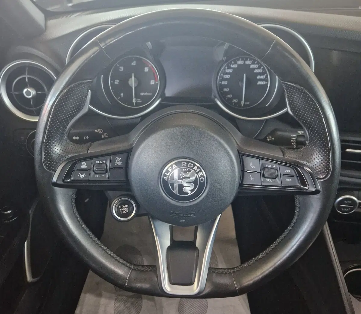 Alfa Romeo Giulia usata a Terni (12)