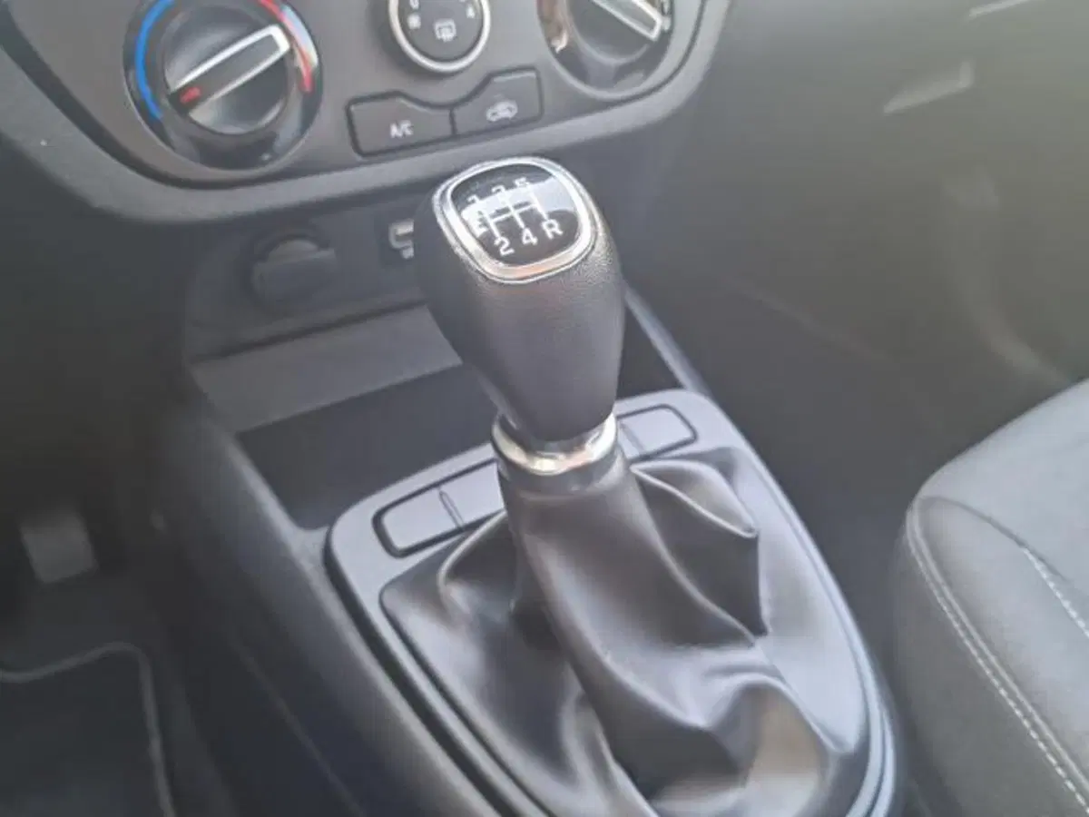 Hyundai i10 usata a Salerno (17)