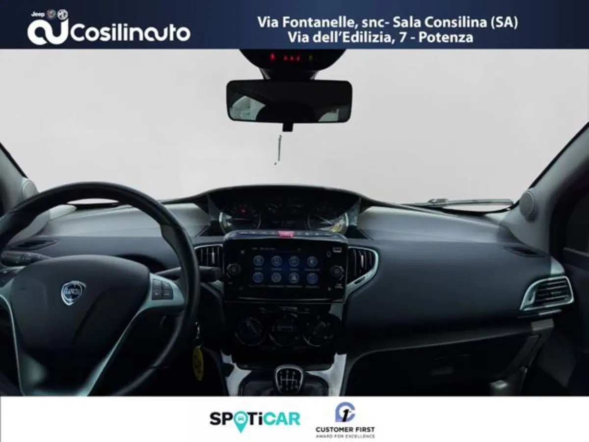Lancia Ypsilon usata a Salerno (13)