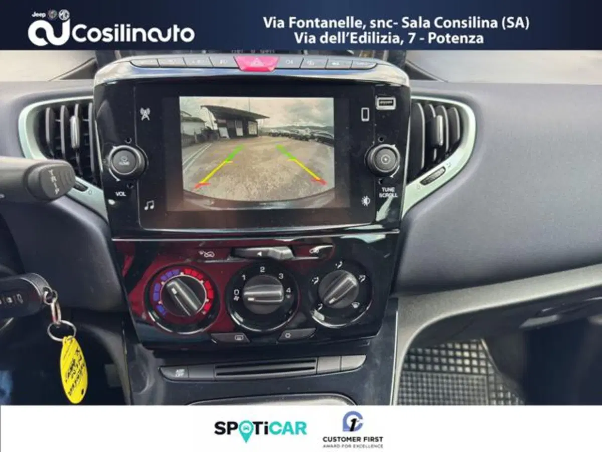 Lancia Ypsilon usata a Salerno (15)