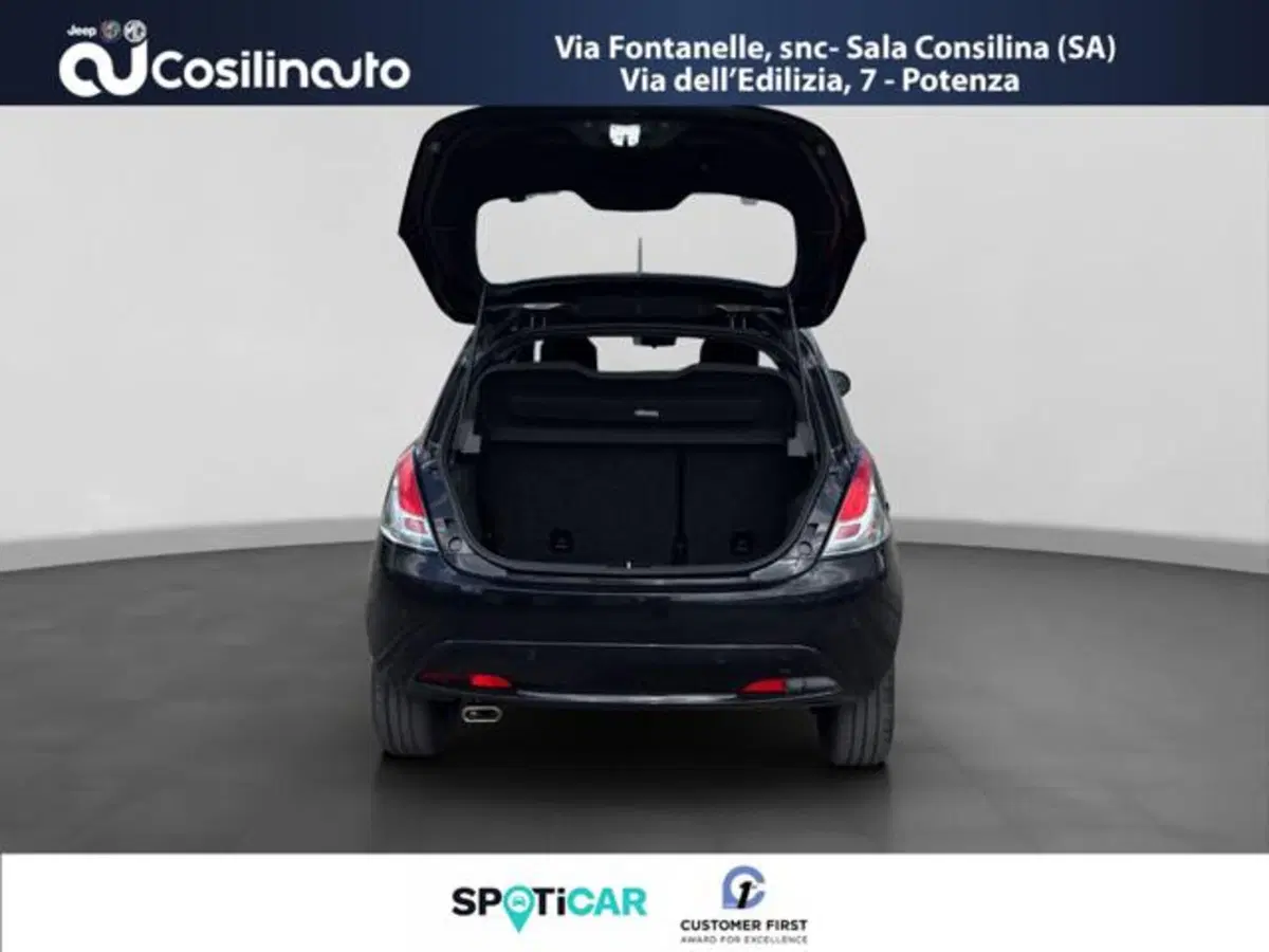 Lancia Ypsilon usata a Salerno (17)