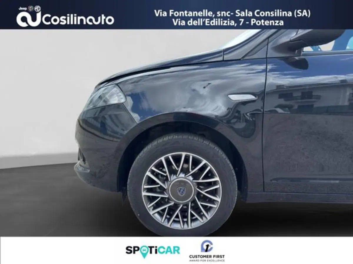 Lancia Ypsilon usata a Salerno (19)