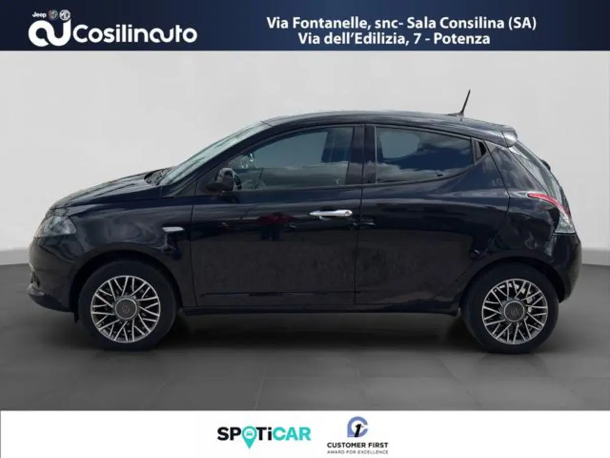 Lancia Ypsilon usata a Salerno (2)