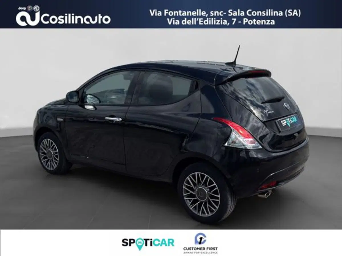 Lancia Ypsilon usata a Salerno (3)
