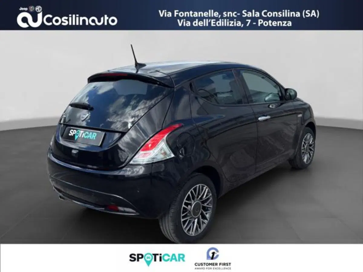 Lancia Ypsilon usata a Salerno (5)