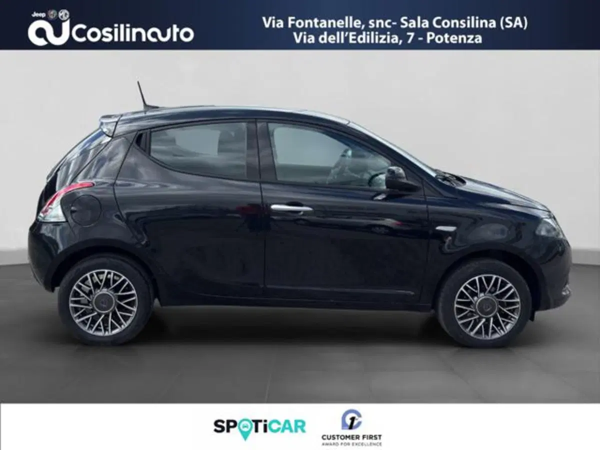Lancia Ypsilon usata a Salerno (6)