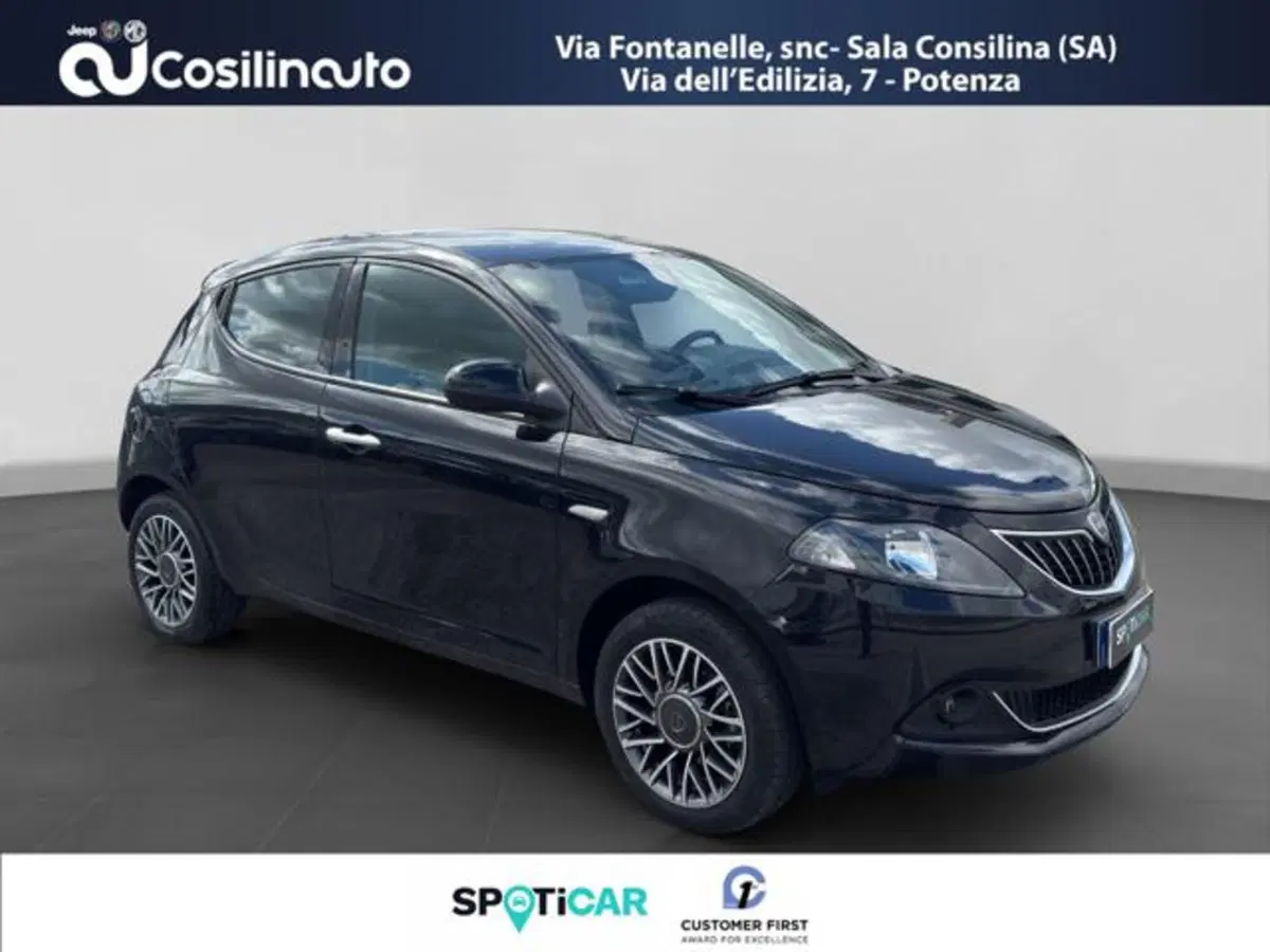 Lancia Ypsilon usata a Salerno (7)