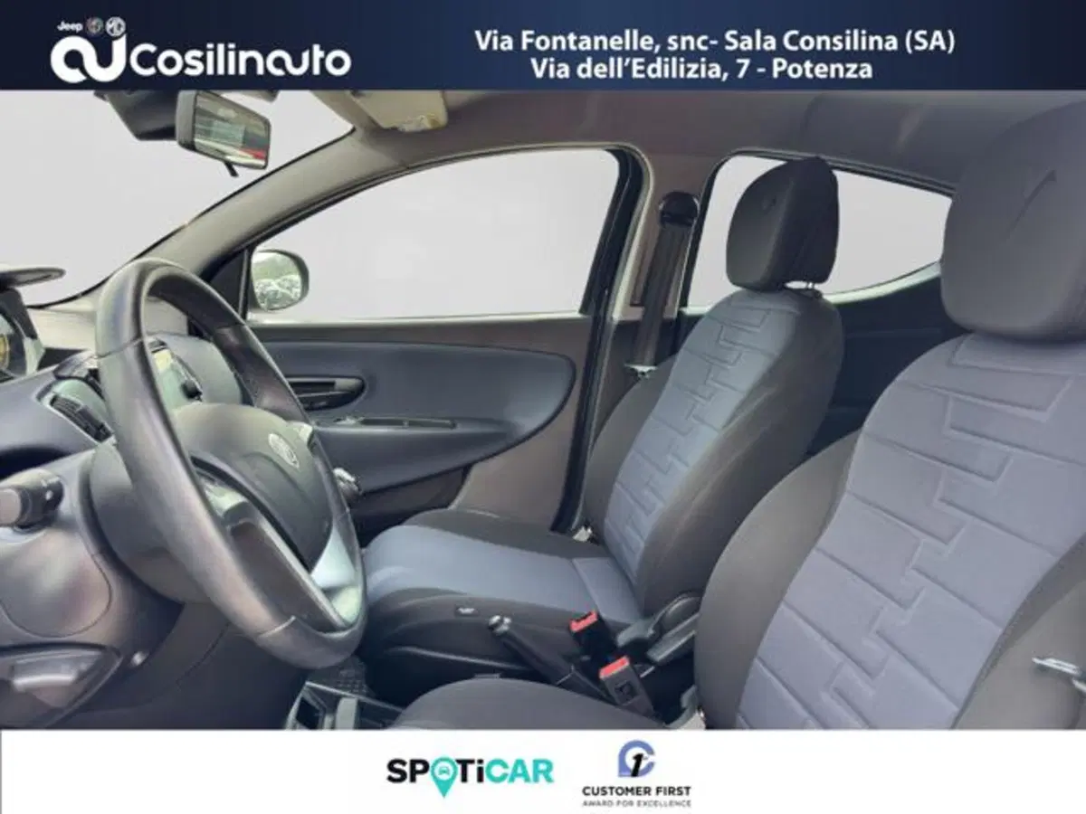 Lancia Ypsilon usata a Salerno (9)