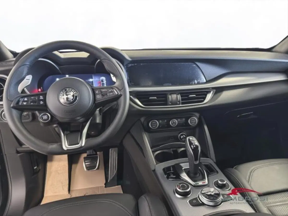 Alfa Romeo Stelvio nuova a Perugia (12)