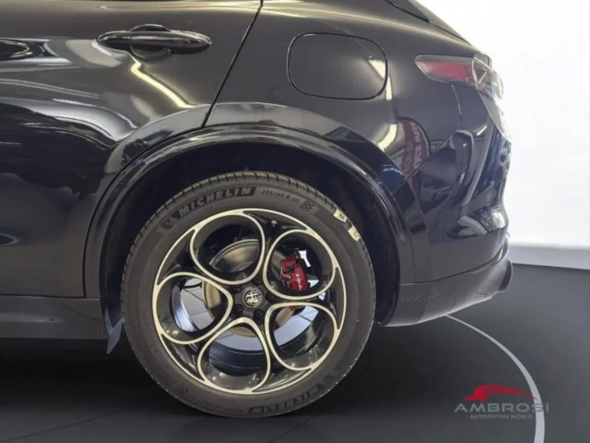 Alfa Romeo Stelvio nuova a Perugia (15)