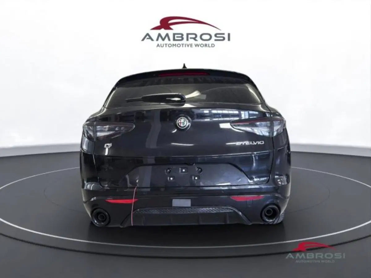 Alfa Romeo Stelvio nuova a Perugia (7)