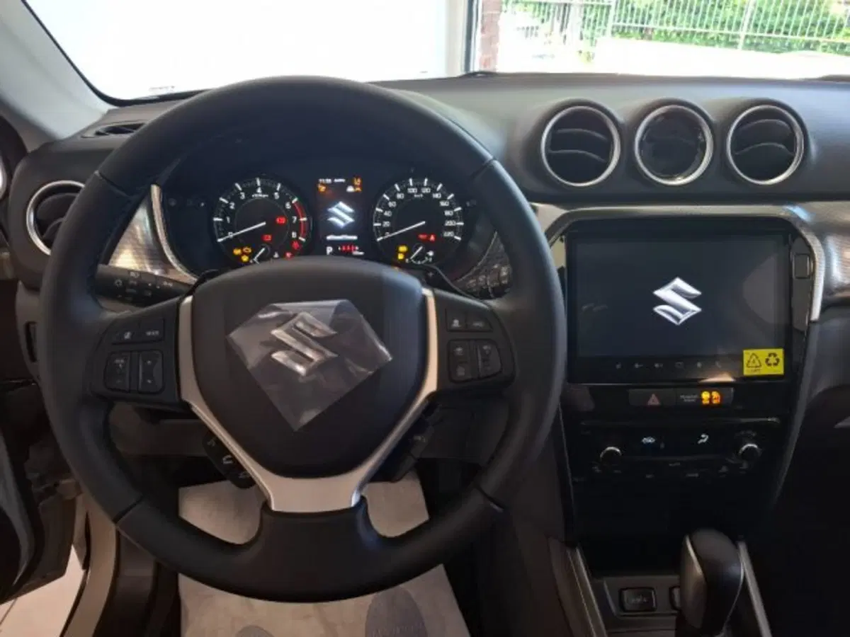 Suzuki Vitara nuova a Reggio Emilia (9)