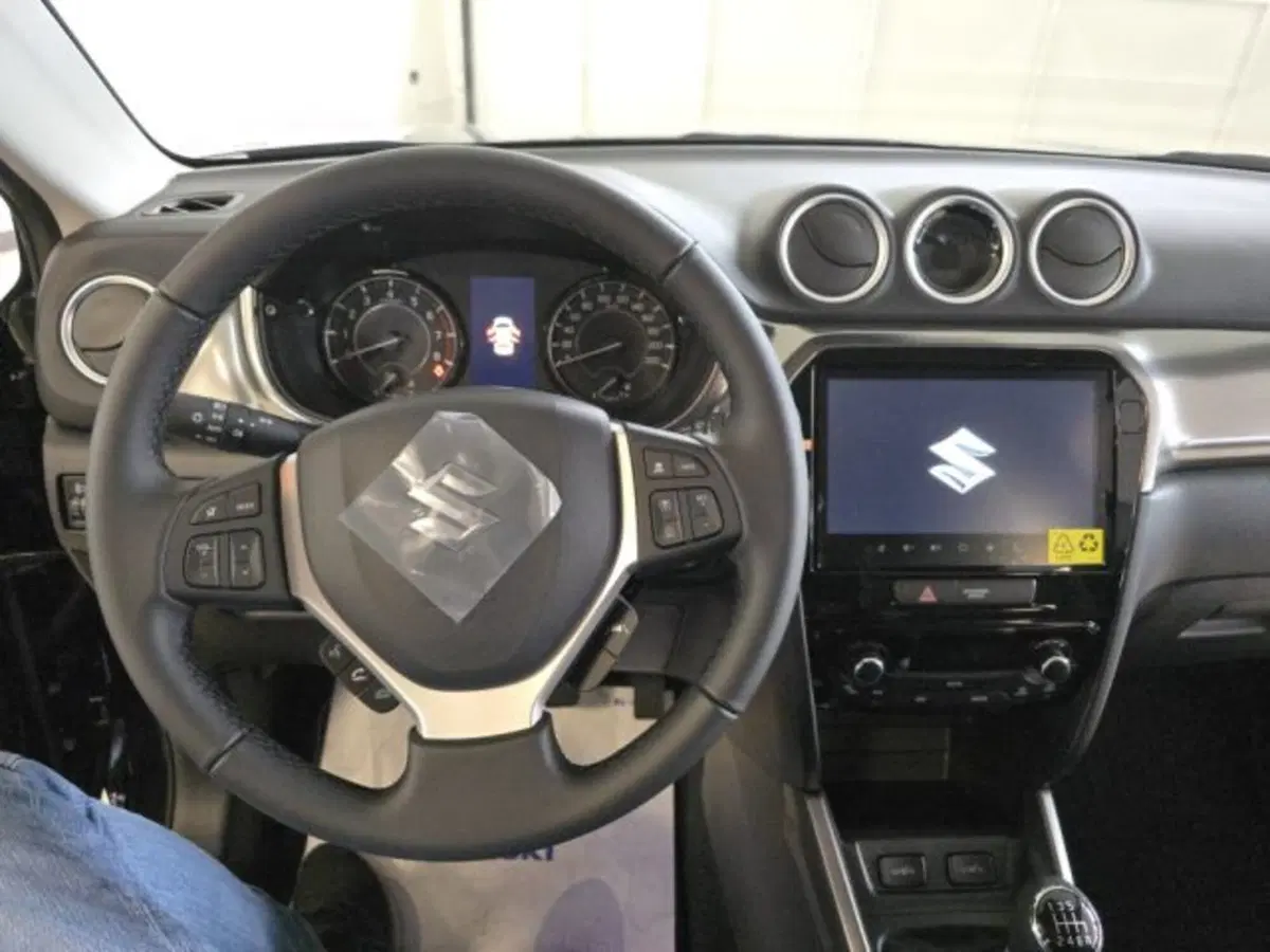 Suzuki Vitara nuova a Reggio Emilia (10)