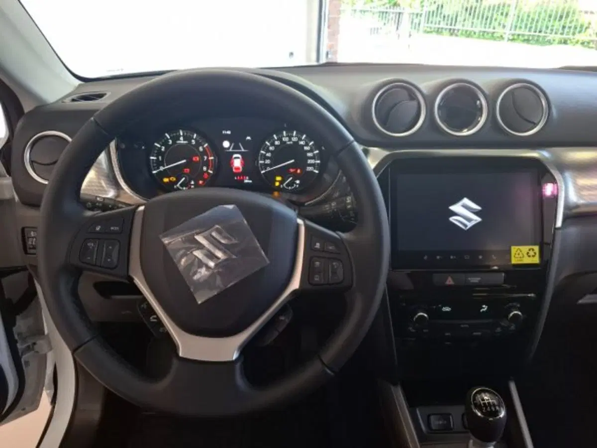 Suzuki Vitara nuova a Reggio Emilia (10)