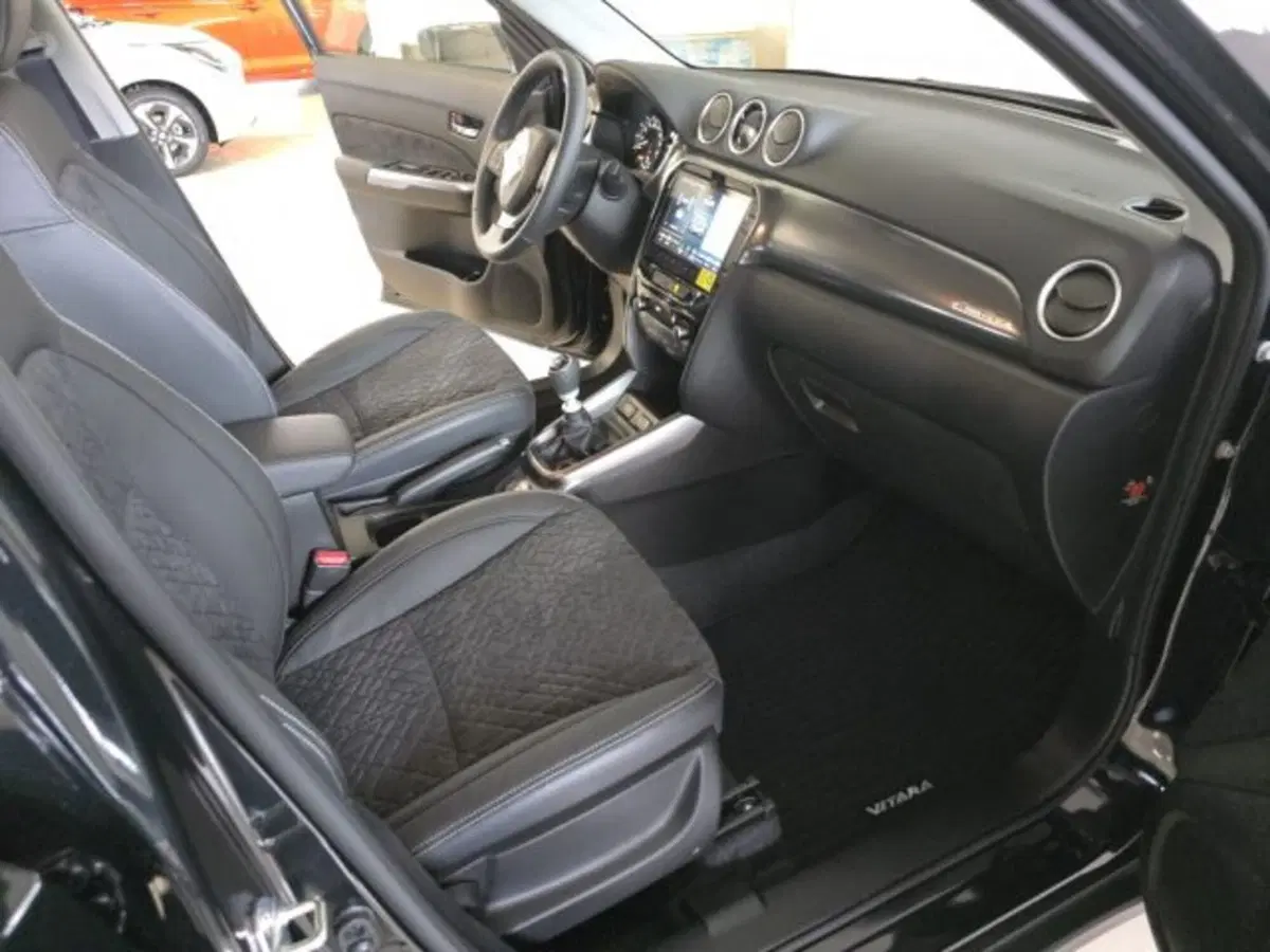 Suzuki Vitara nuova a Reggio Emilia (13)