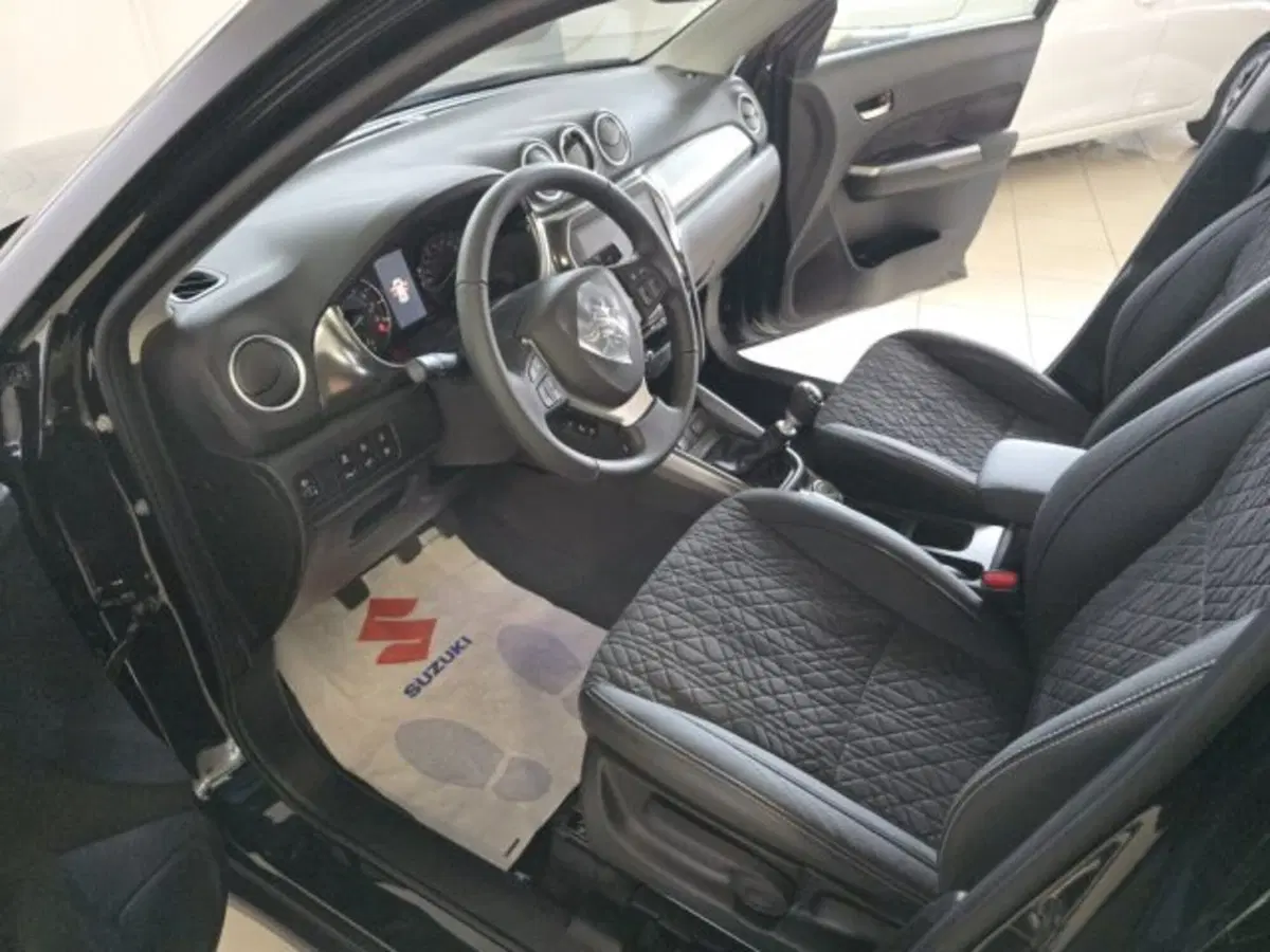 Suzuki Vitara nuova a Reggio Emilia (9)