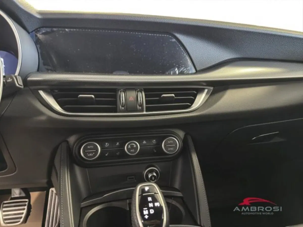 Alfa Romeo Stelvio nuova a Perugia (14)