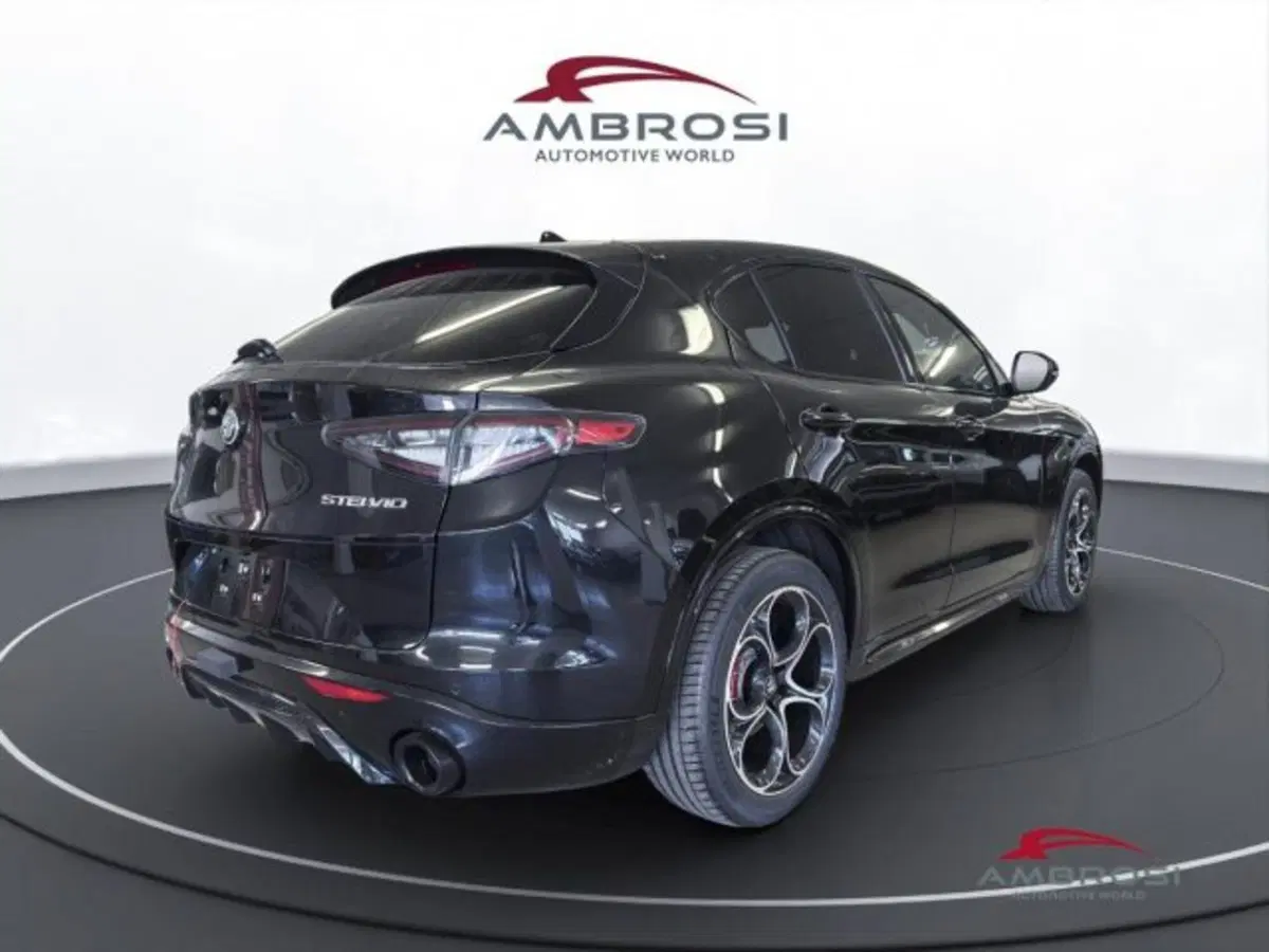 Alfa Romeo Stelvio nuova a Perugia (3)