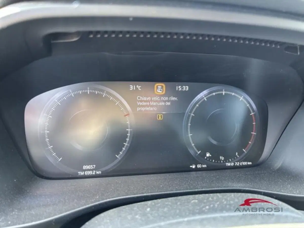 Volvo XC40 usata a Perugia (9)