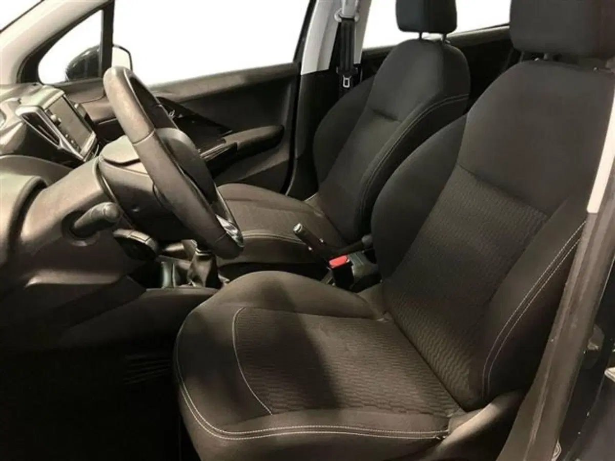 Peugeot 208 usata a Como (11)