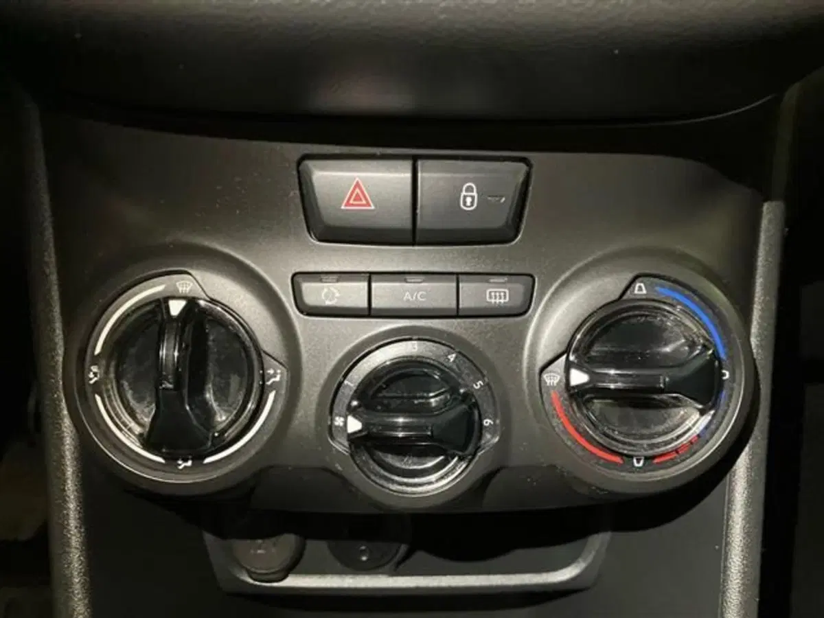 Peugeot 208 usata a Como (18)