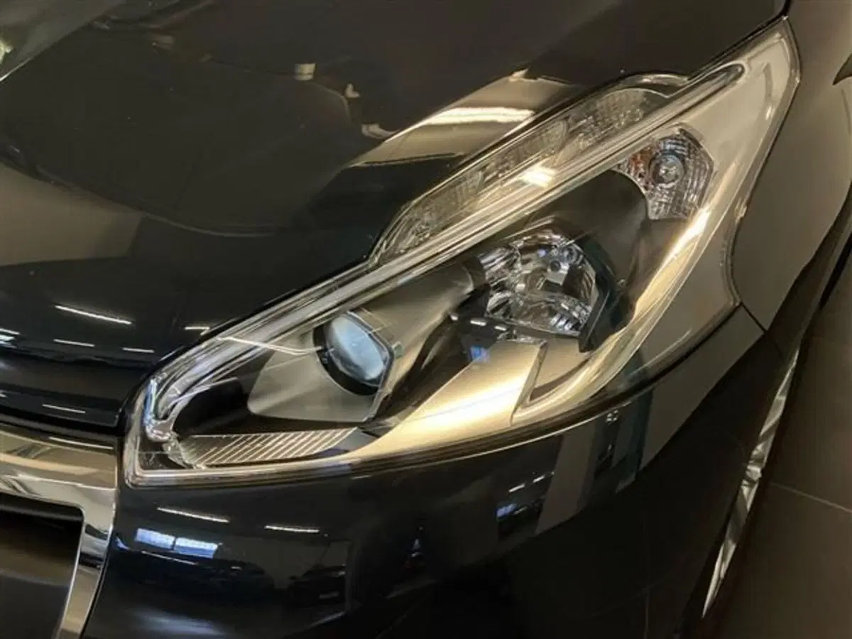 Peugeot 208 usata a Como (8)