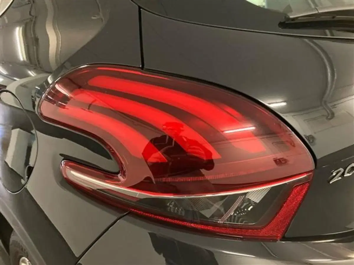 Peugeot 208 usata a Como (9)