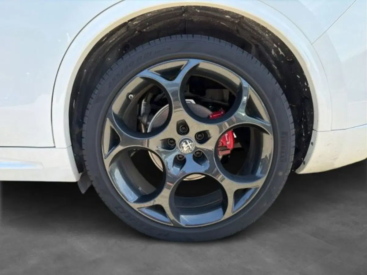 Alfa Romeo Stelvio usata a Lecce (10)
