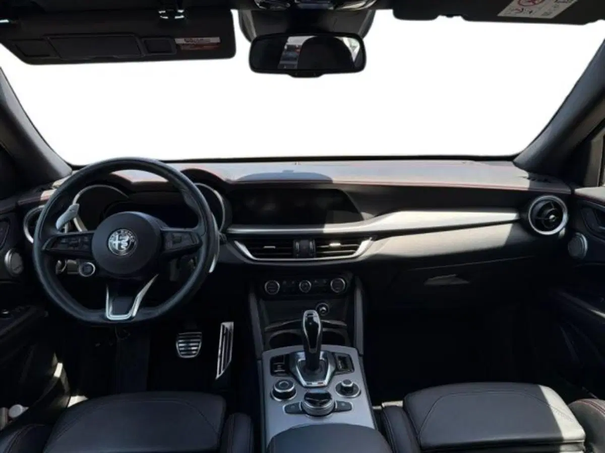 Alfa Romeo Stelvio usata a Lecce (11)