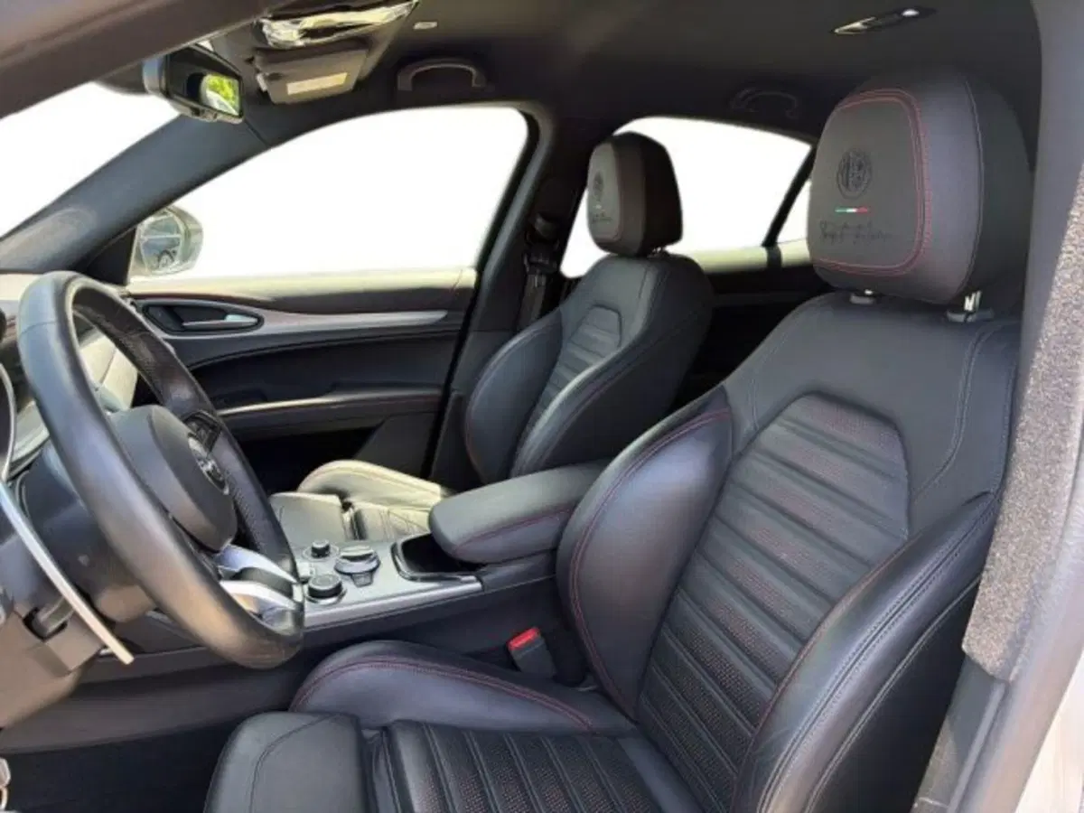 Alfa Romeo Stelvio usata a Lecce (14)