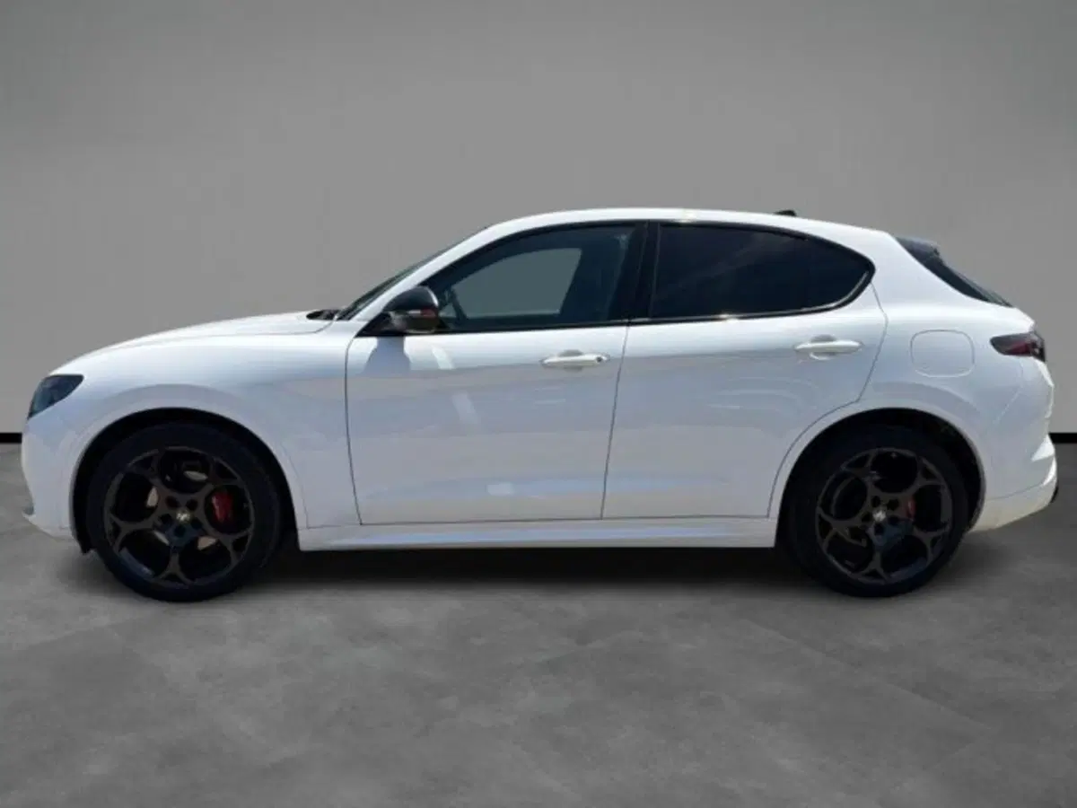 Alfa Romeo Stelvio usata a Lecce (2)