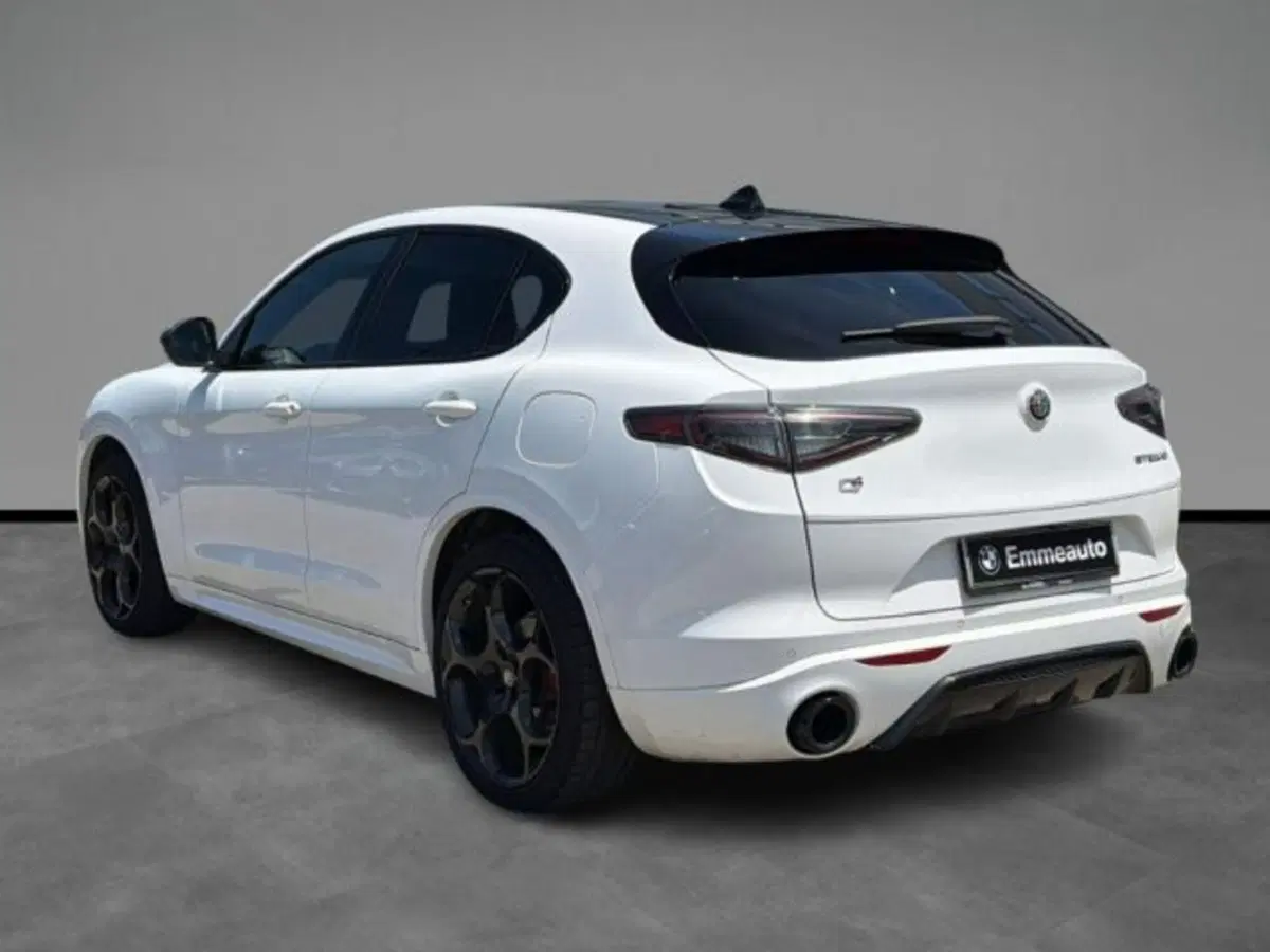 Alfa Romeo Stelvio usata a Lecce (3)